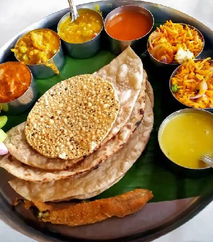MADAM CURRY THALI FÜR ZWEI PERSONEN (VEGETARISCHES) (G,A,H)