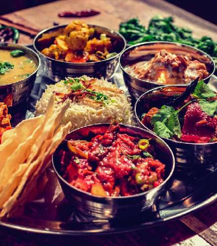 MADAM CURRY THALI FÜR ZWEI PERSONEN (FLEISCHGERICHTE)(G,A,H)